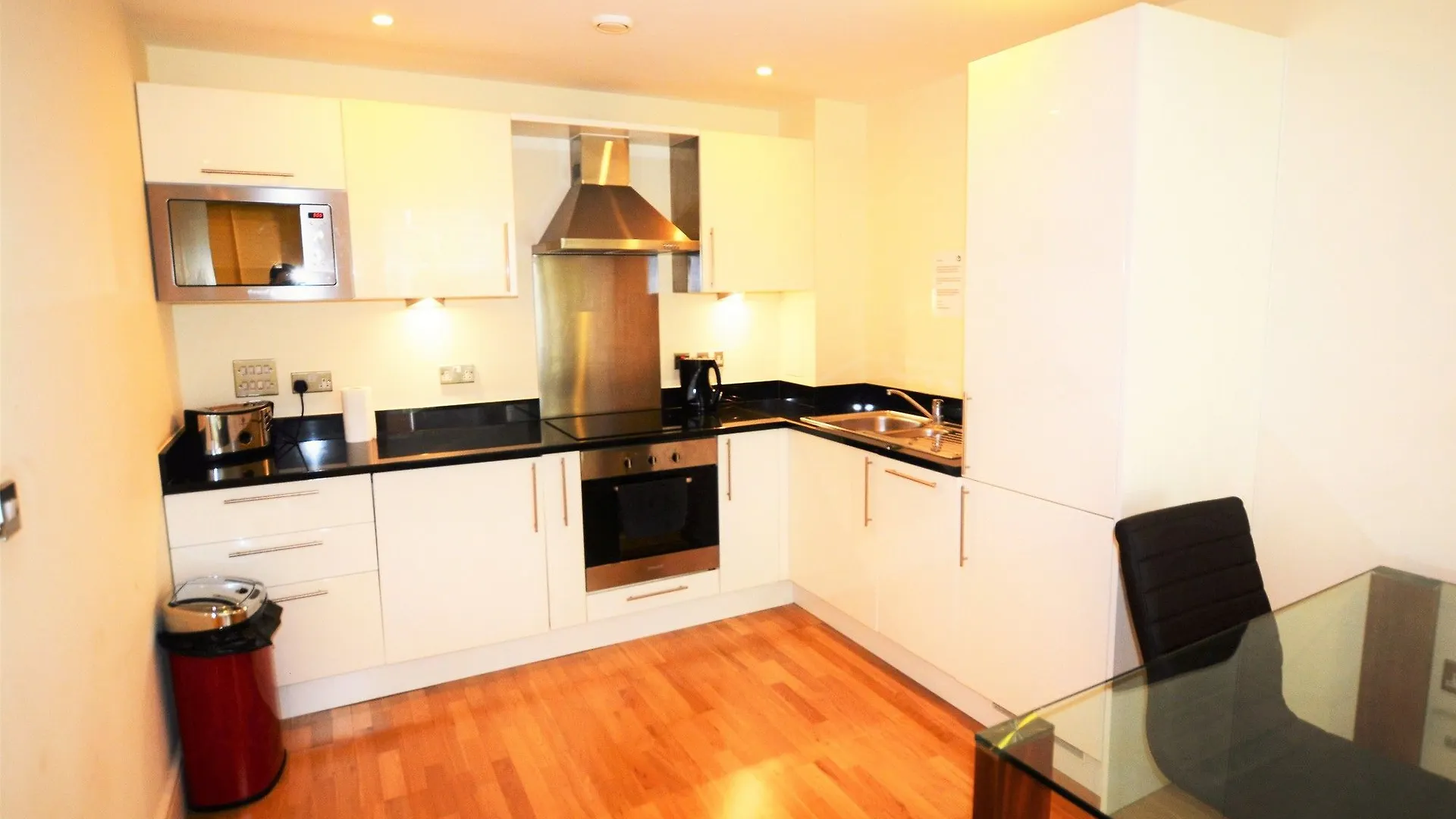 Zen Apartments - London City Airport 0*,  United Kingdom
