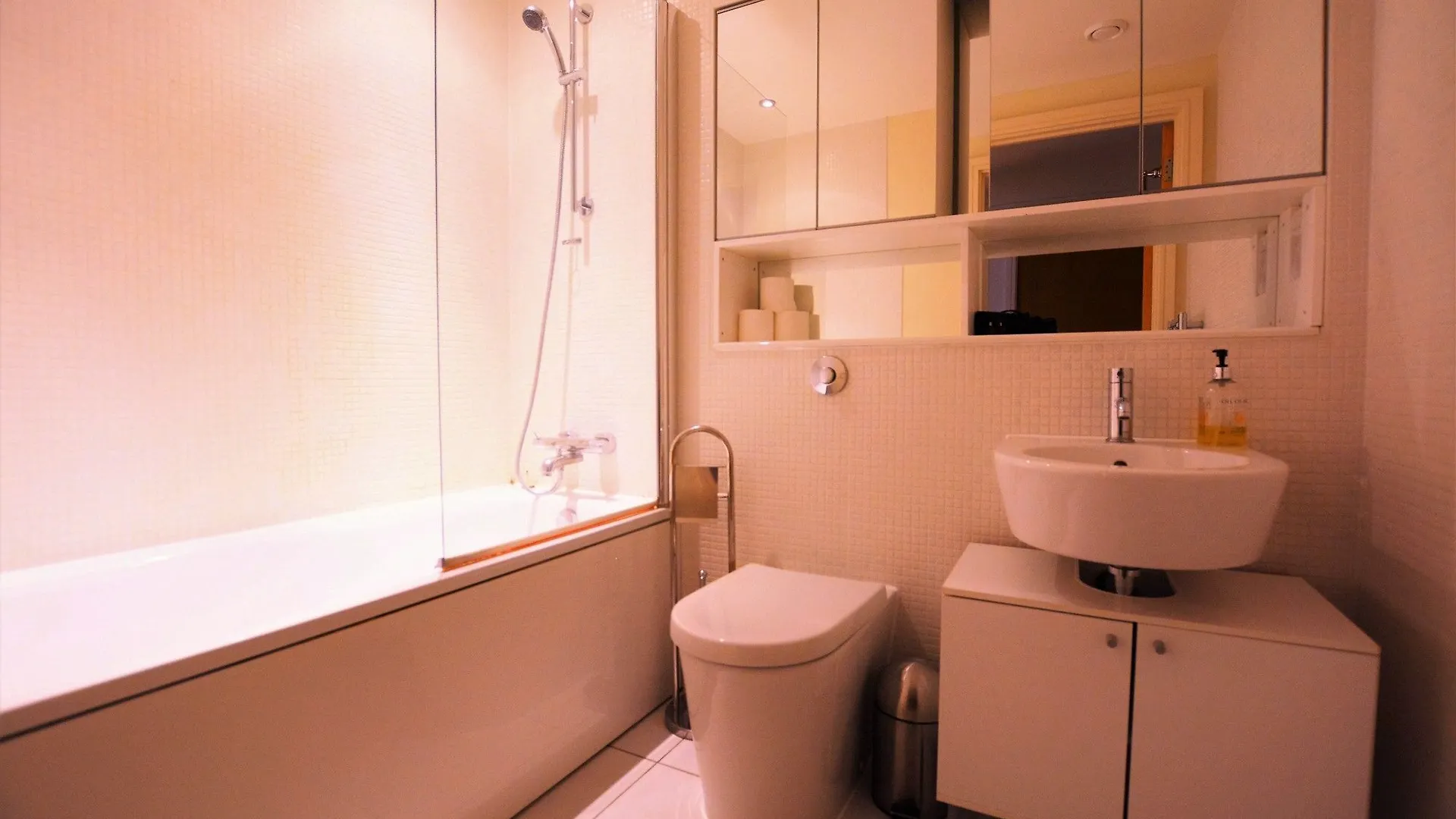 Zen Apartments - London City Airport 0*,  United Kingdom