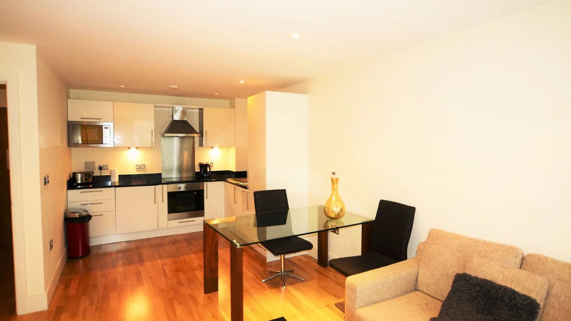 Zen Apartments - London City Airport 0*,